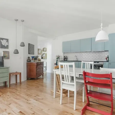 Central 4 Bedroom - City Center Apartment