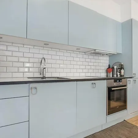 Central 4 Bedroom - City Center Apartment *
